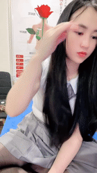 猎奇剧情 – 按摩小妹给男主按摩按着按着给客人衣服脱光 [6P + 1V／718.1MB]