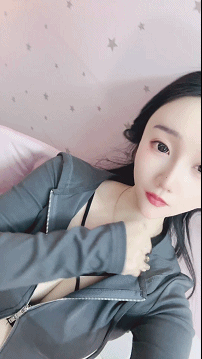 碎冰冰s – 黑丝骚货身材超赞 胸大A4腰脱光光 [3P + 1V／2.69GB]