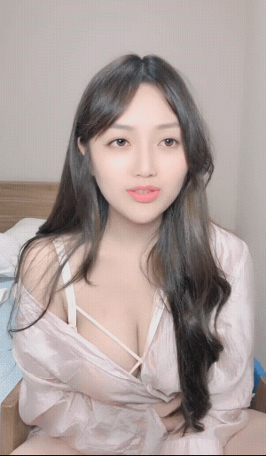 糯七七 – 02年天然大D 甜软反差女神 Ep.001 [4P + 2V／5.6GB]