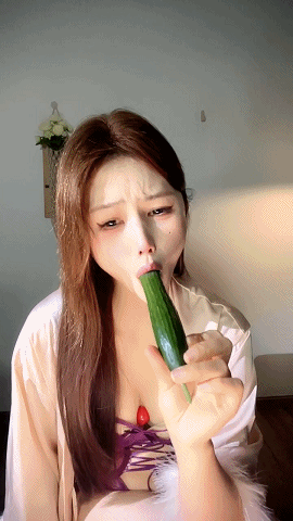 知知猪 – 绝美诱惑女王 肤白泛光 罕见收费作品 [4P + 4V／5.06GB]