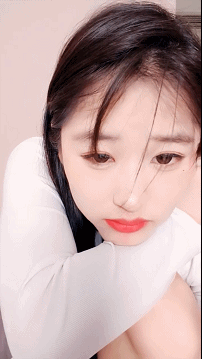 [Secret cracked]只只吖 – 清纯美乳甜妹 一字马相当迷人 [2P + 4V／3.4GB]